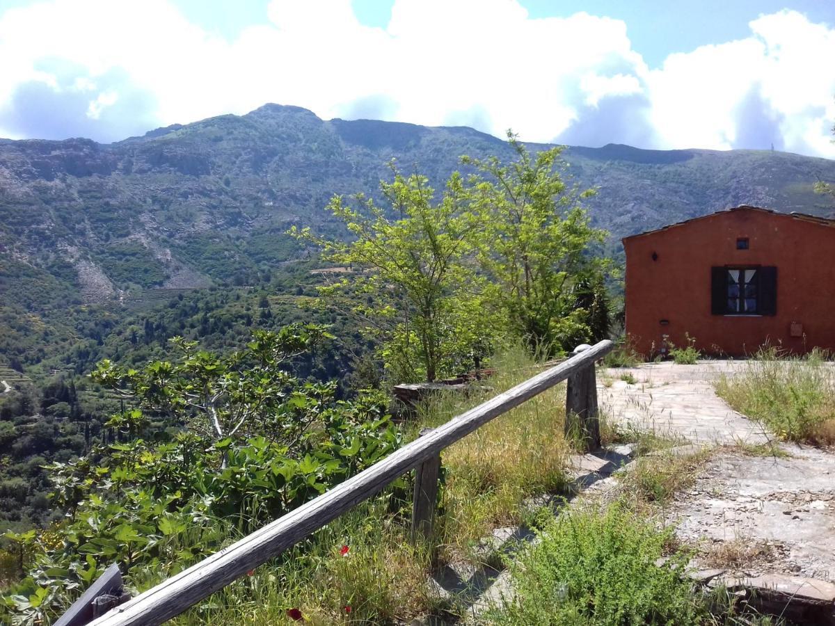 Ikarian Centre - Accommodation & Mountain Hiking Евдилос Екстериор снимка