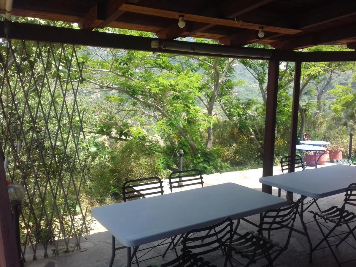 Ikarian Centre - Accommodation & Mountain Hiking Евдилос Екстериор снимка